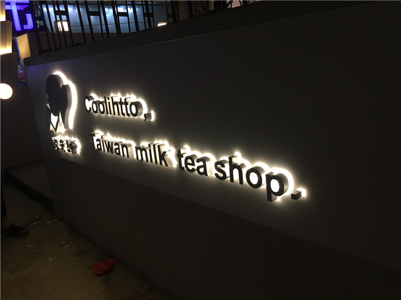 幕墙发光字，打造城市夜间新亮点